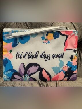 NWT Vera Bradley Floral Wristlet